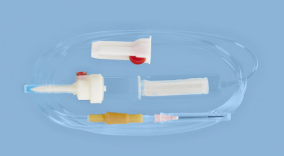 Система для вливаний гемотрансфузионная для крови с пластиковой иглой — 20 шт/уп купить оптом в Владикавказе